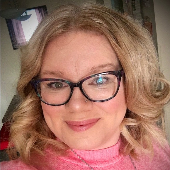 Meet your Posher, Bev - Picture 1 of 1